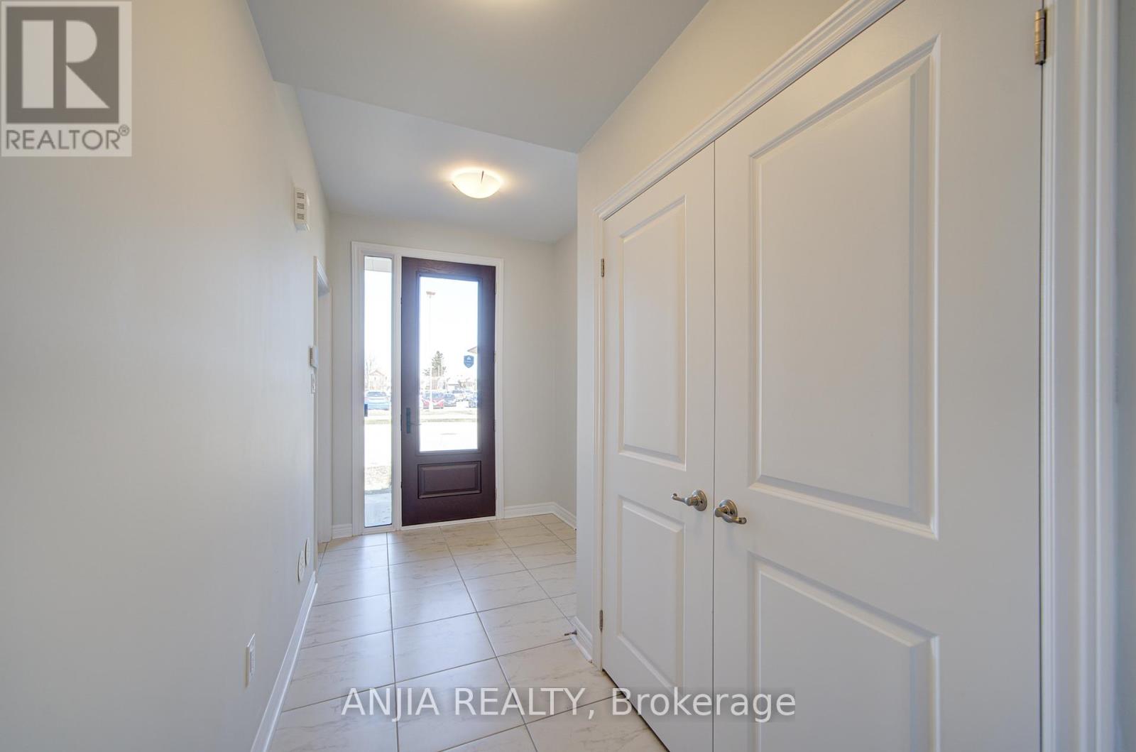 11 Mumbai Drive, Markham, Ontario  L3S 0G1 - Photo 2 - N12163658