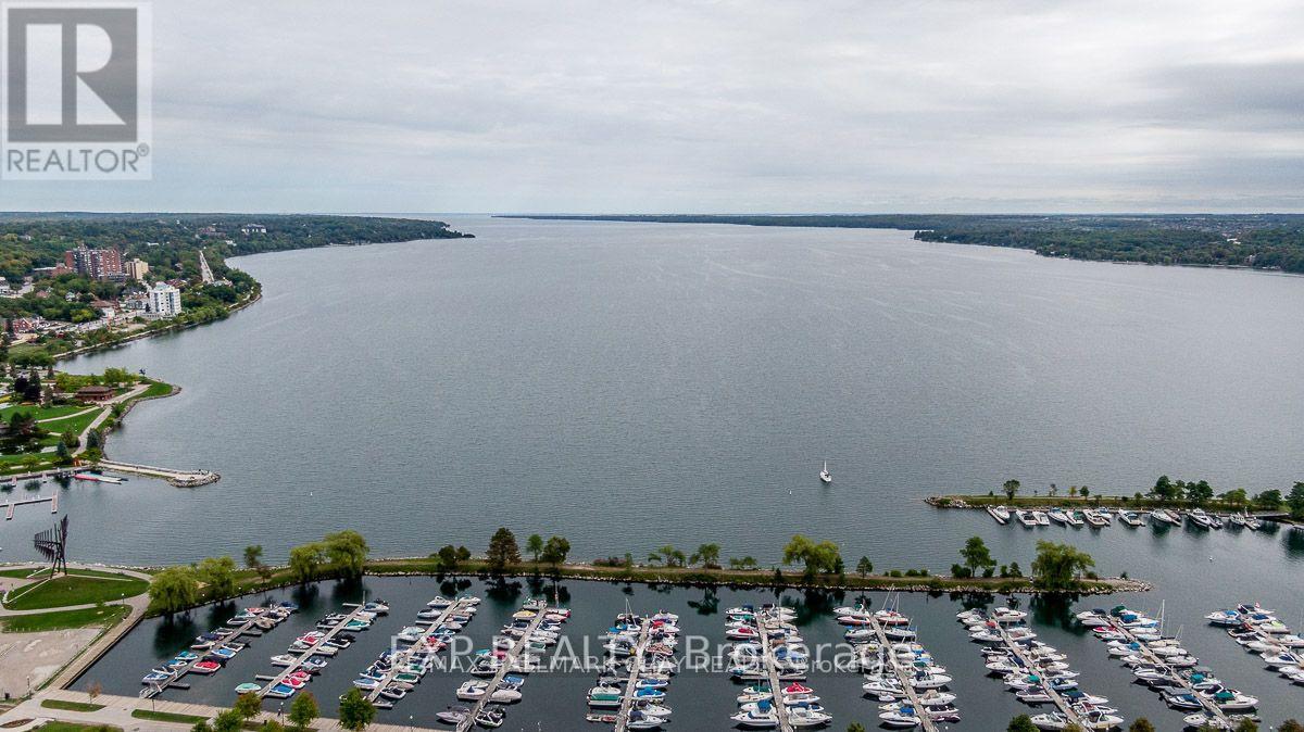 604 - 6 Toronto Street, Barrie, Ontario  L4N 9R2 - Photo 2 - S12163649