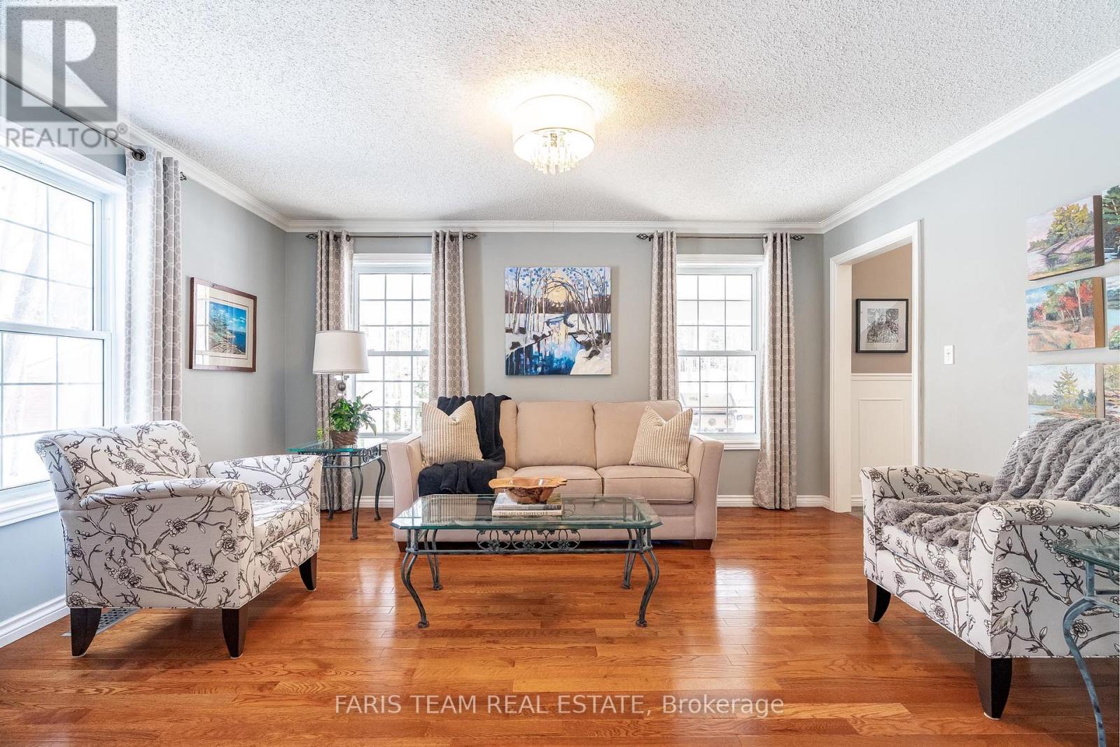 64 Goldfinch Crescent, Tiny, Ontario  L0L 2J0 - Photo 12 - S12163656