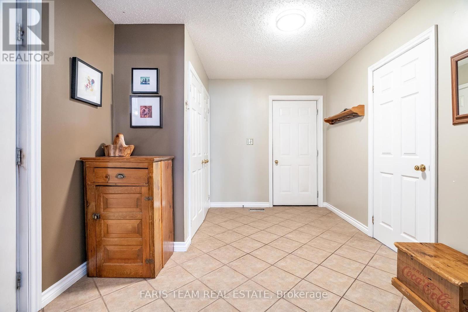 64 Goldfinch Crescent, Tiny, Ontario  L0L 2J0 - Photo 14 - S12163656