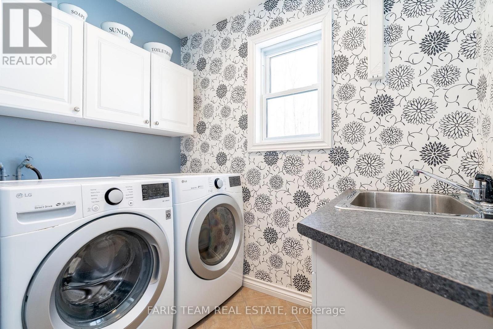 64 Goldfinch Crescent, Tiny, Ontario  L0L 2J0 - Photo 16 - S12163656
