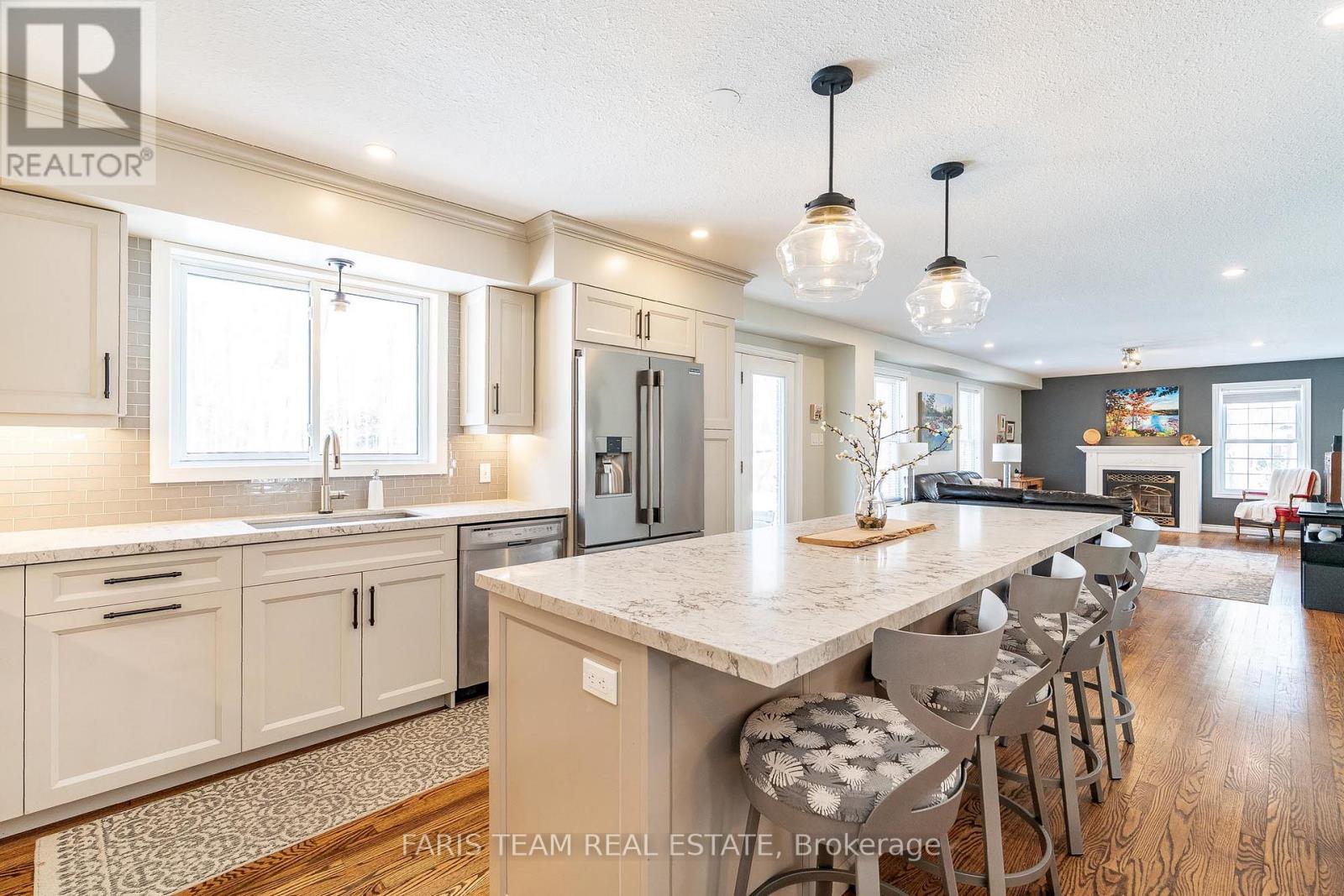 64 Goldfinch Crescent, Tiny, Ontario  L0L 2J0 - Photo 5 - S12163656