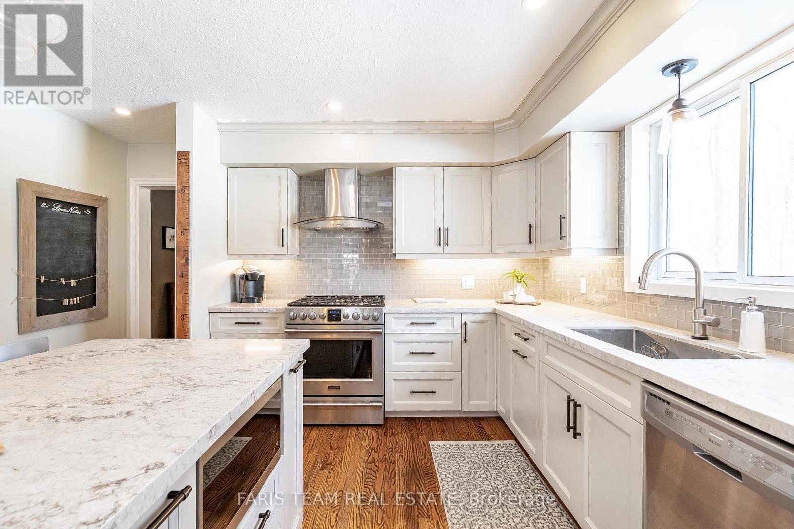 64 Goldfinch Crescent, Tiny, Ontario  L0L 2J0 - Photo 7 - S12163656