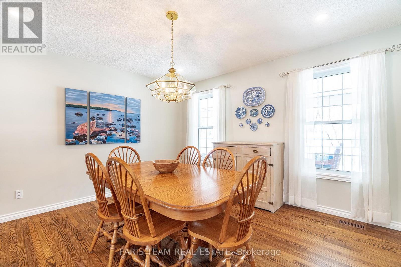 64 Goldfinch Crescent, Tiny, Ontario  L0L 2J0 - Photo 9 - S12163656