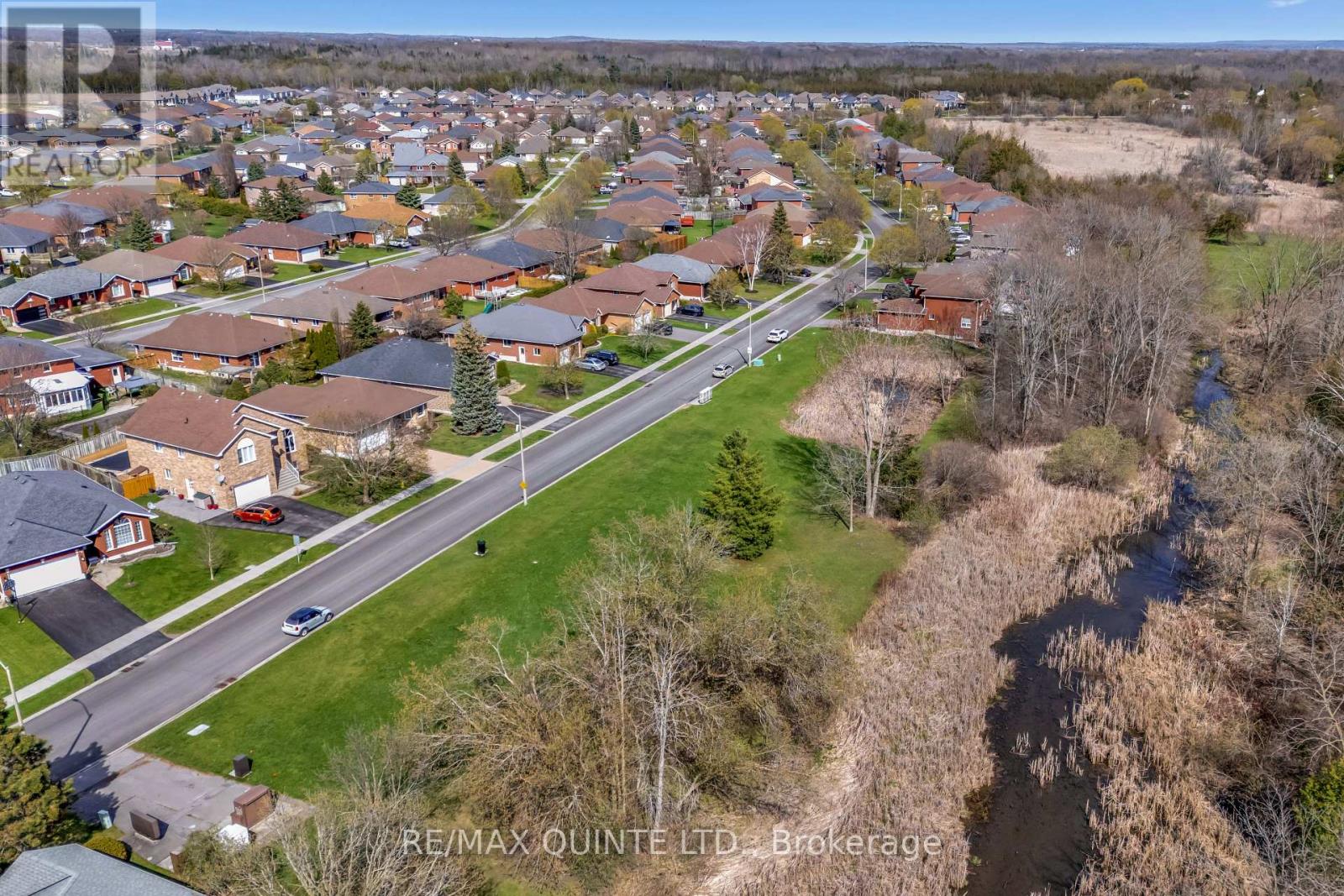 Property at 20 OAK RIDGE BOULEVARD image 2