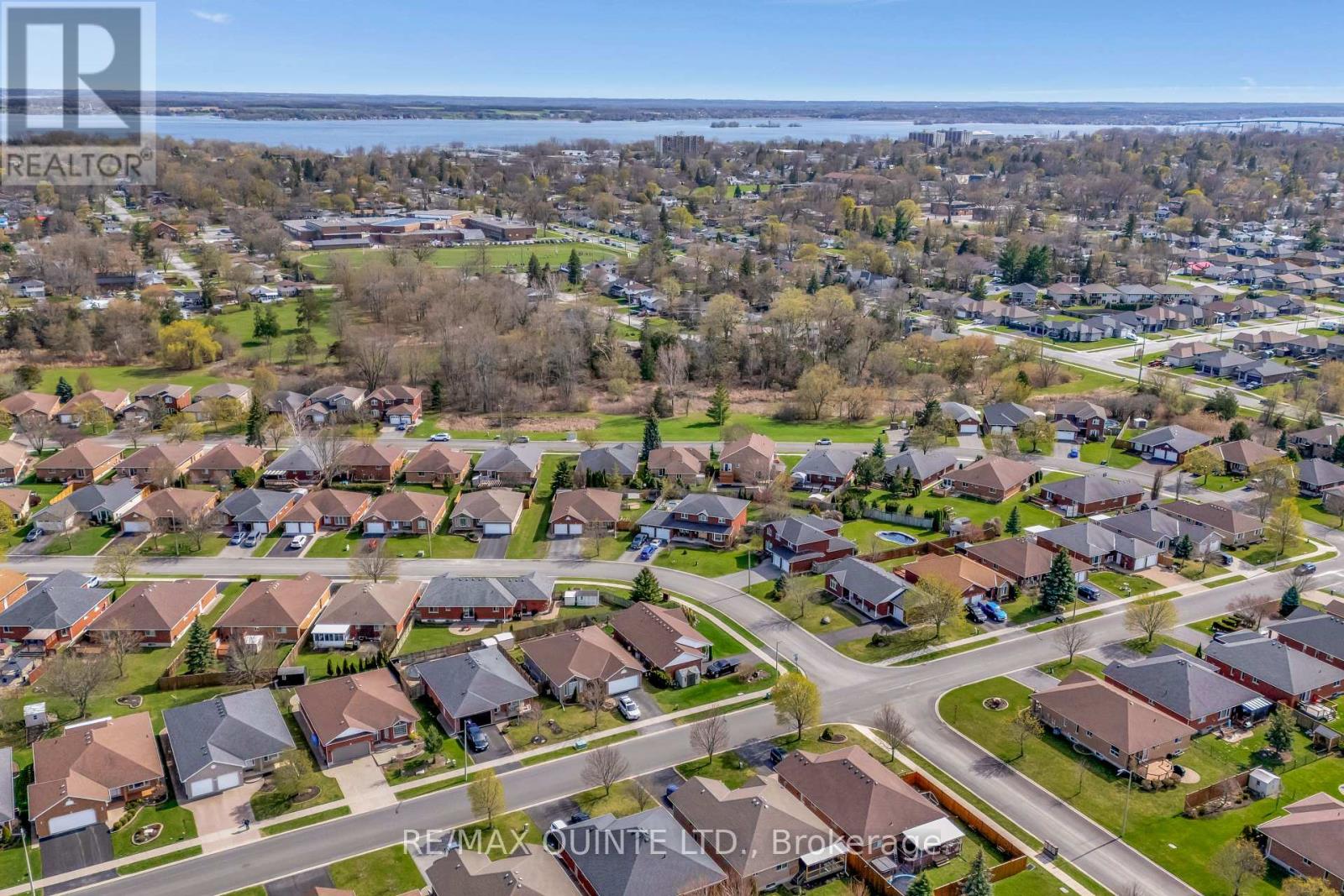 Property at 20 OAK RIDGE BOULEVARD image 3