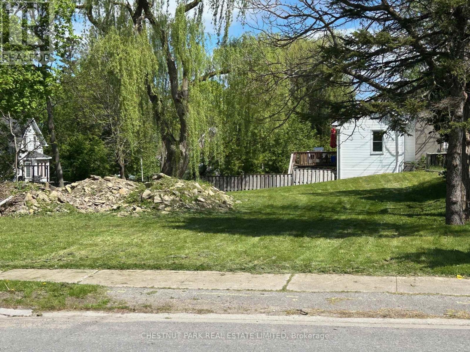 107 Union Street, Prince Edward County, Ontario  K0K 2T0 - Photo 5 - X12163789