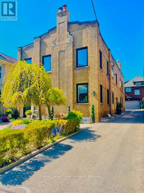 24 College View Avenue, Toronto, Ontario  M5P 1J4 - Photo 2 - C12163300
