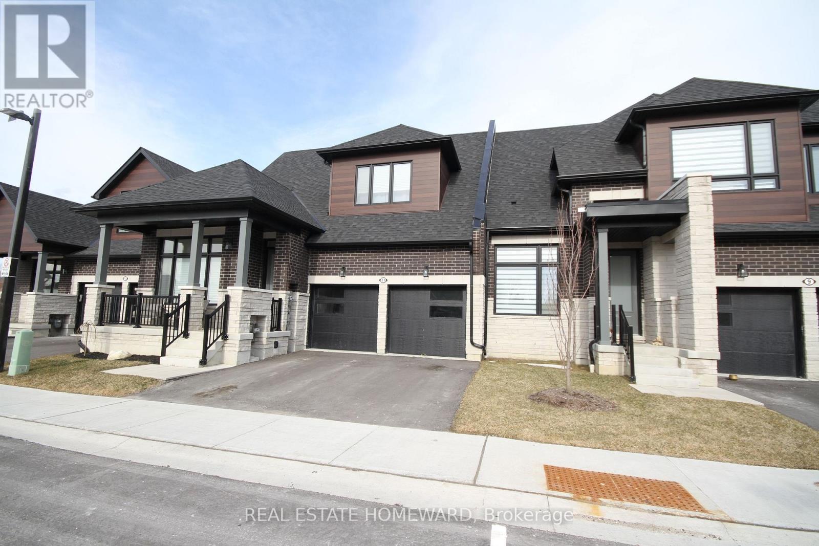 11 LOIS TORRANCE TRAIL, Uxbridge, Ontario