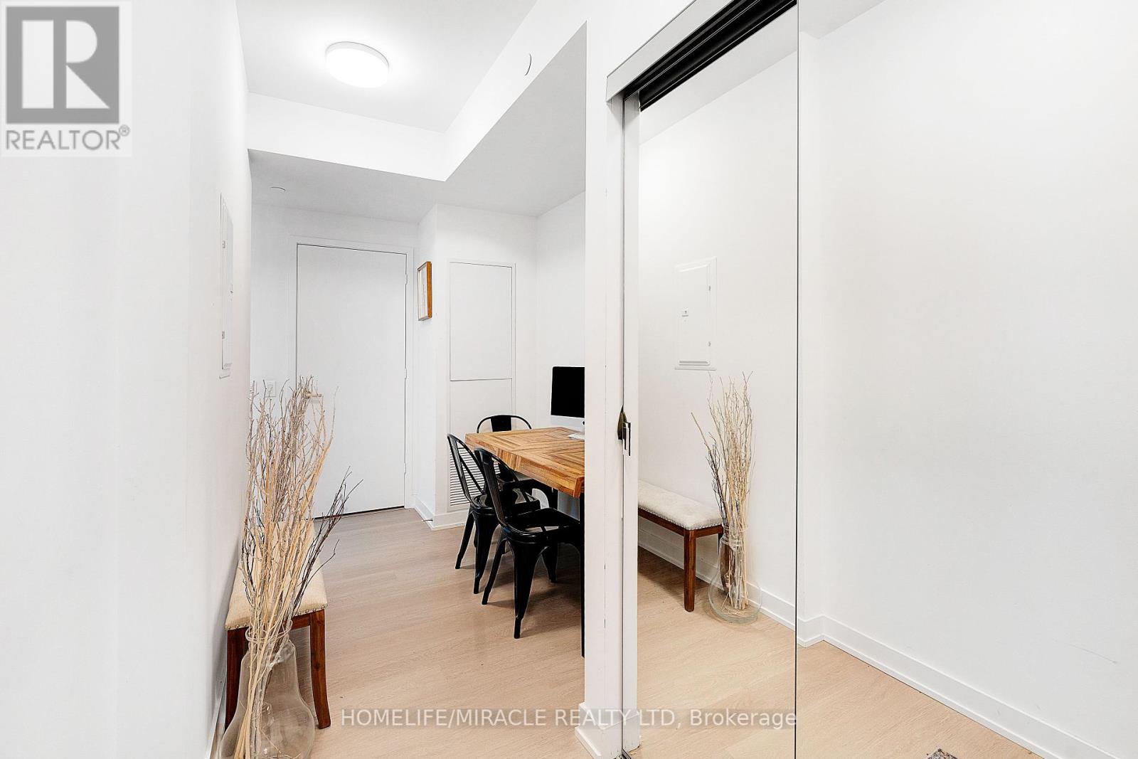2001 - 3883 Quartz Road, Mississauga, Ontario  L5B 0M4 - Photo 4 - W12163579