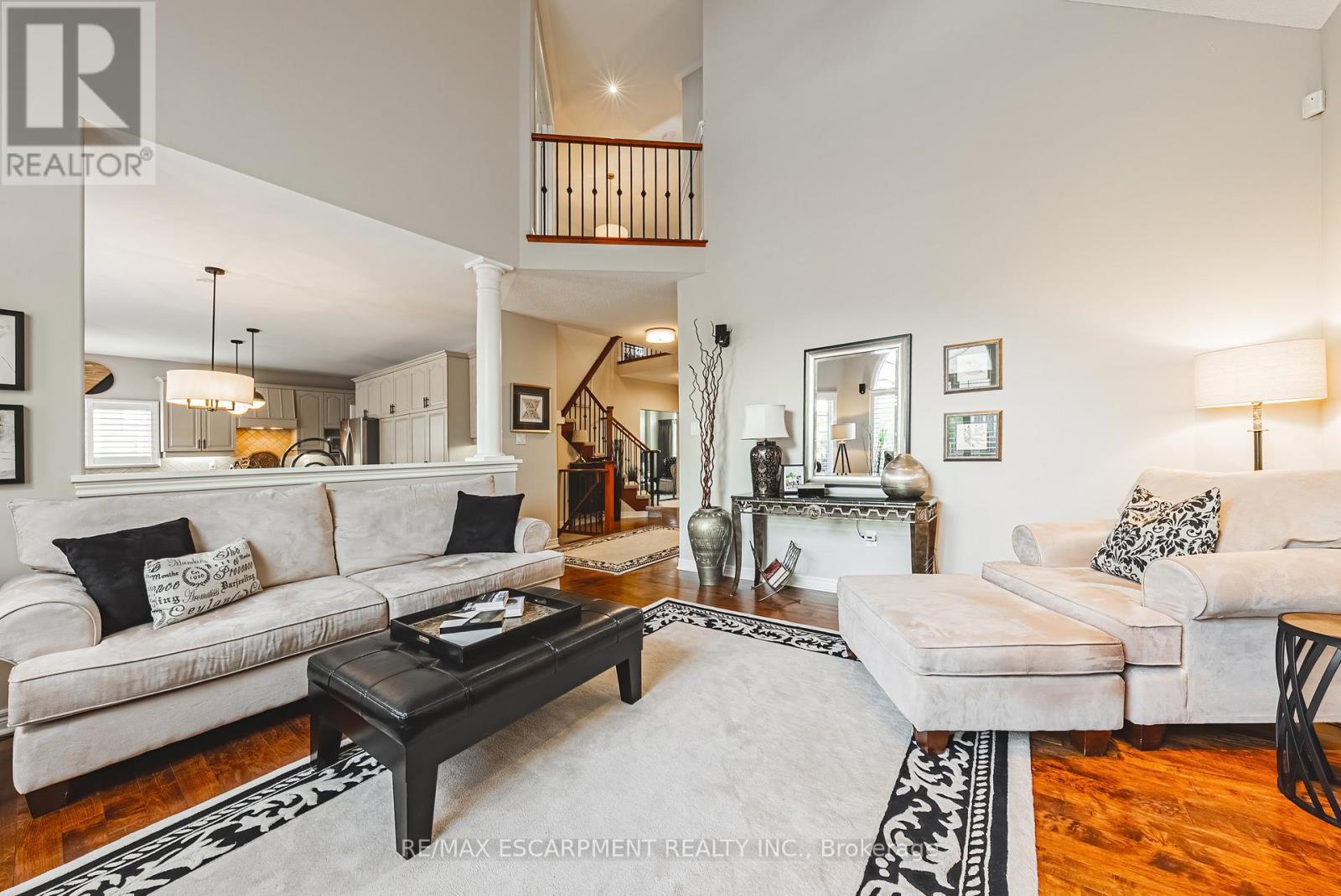 4346 Millcroft Park Drive, Burlington, Ontario  L7M 4R1 - Photo 3 - W12163591