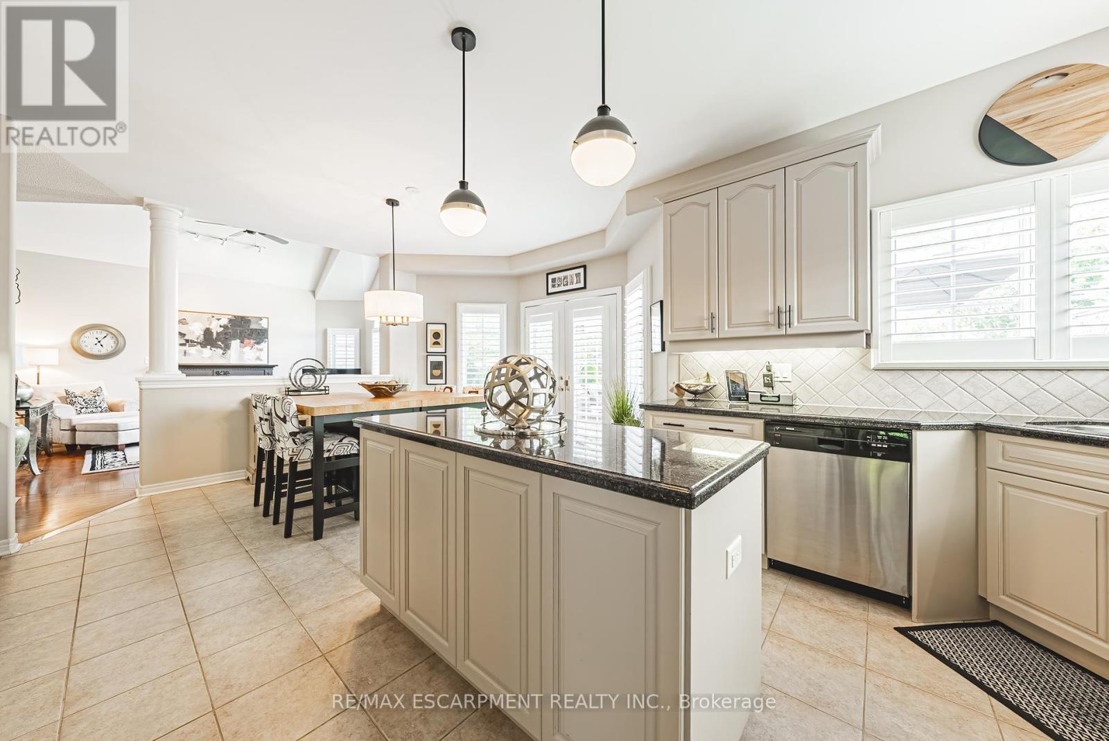 4346 Millcroft Park Drive, Burlington, Ontario  L7M 4R1 - Photo 8 - W12163591