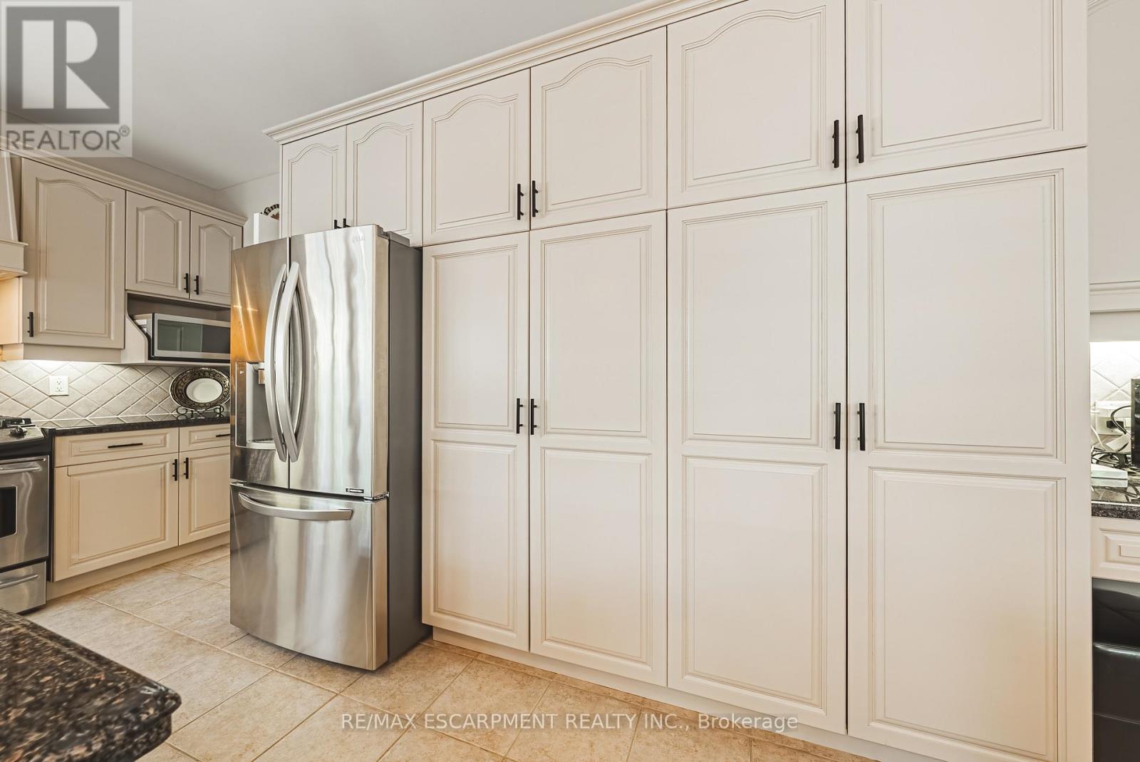 4346 Millcroft Park Drive, Burlington, Ontario  L7M 4R1 - Photo 9 - W12163591
