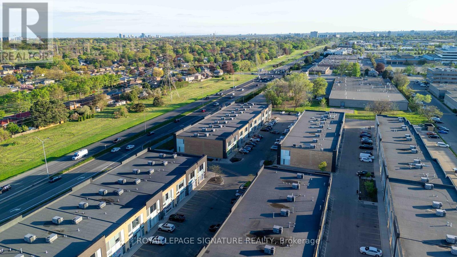 11a - 1235 Queensway E, Mississauga, Ontario  L4Y 0G4 - Photo 3 - W12163610