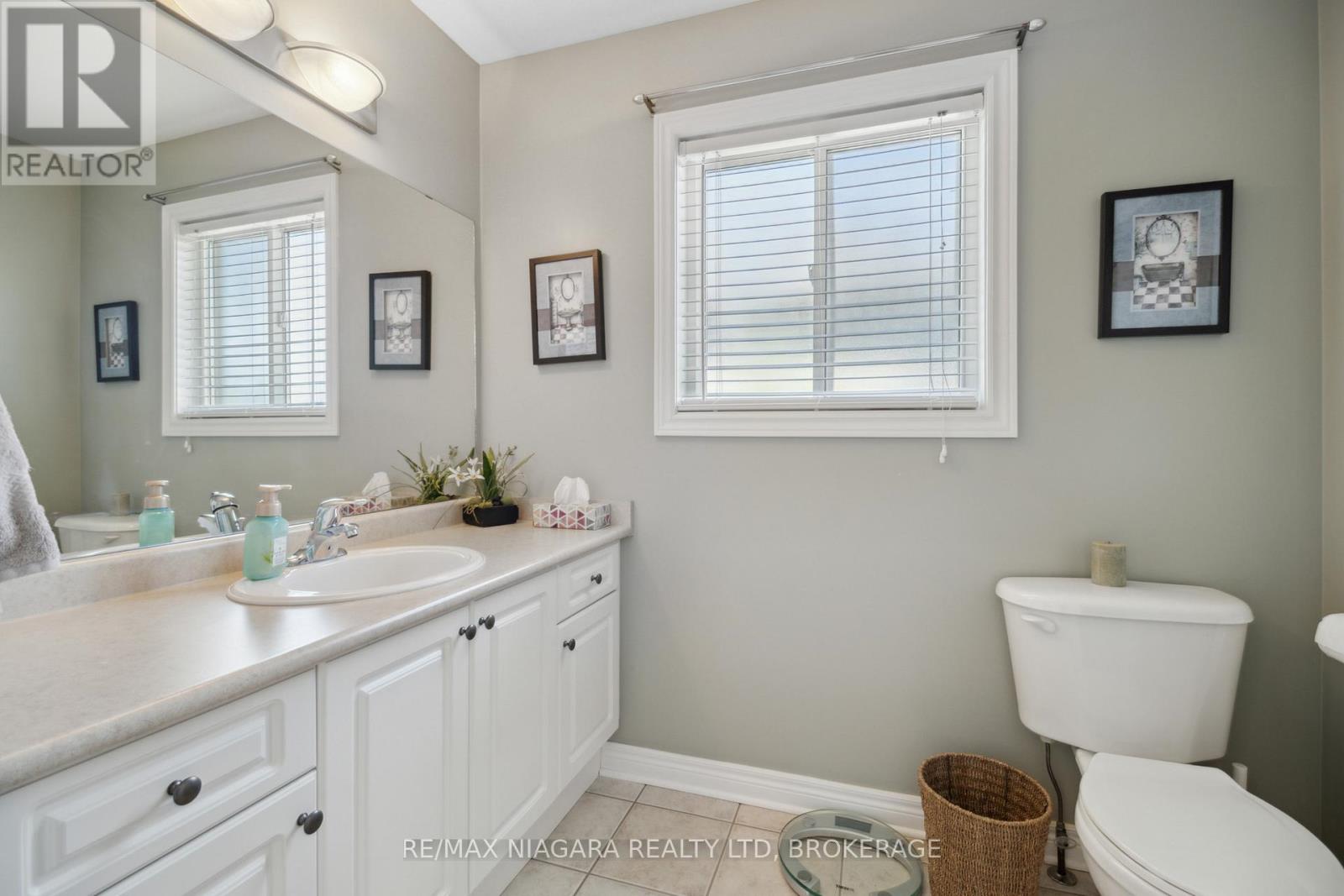 30 Raspberry Trail, Thorold (Confederation Heights), Ontario  L2V 5E3 - Photo 16 - X12163781