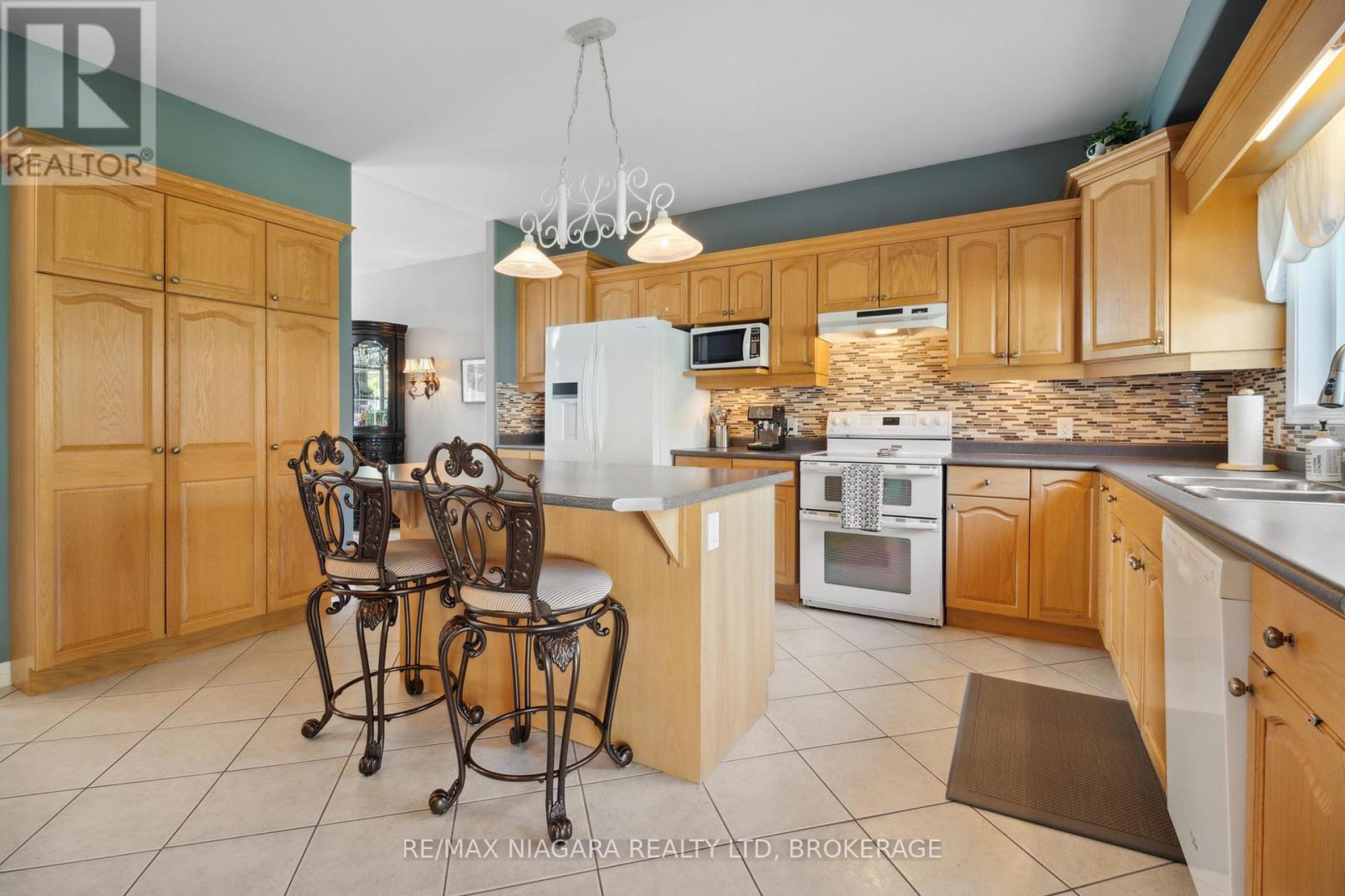 30 Raspberry Trail, Thorold (Confederation Heights), Ontario  L2V 5E3 - Photo 8 - X12163781