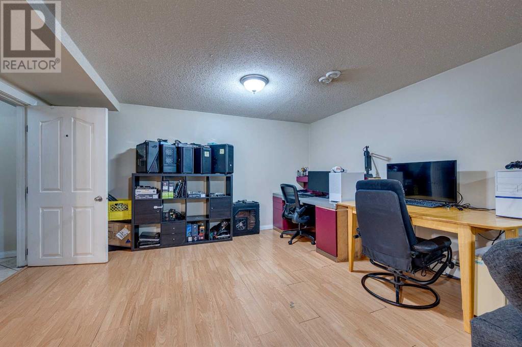 18 Scott, Red Deer, Alberta  T4N 0E5 - Photo 24 - A2223227