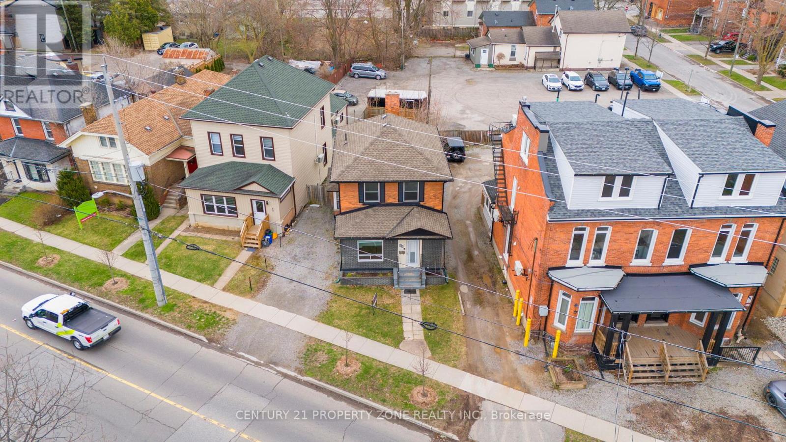 86 Welland Avenue, St. Catharines, Ontario  L2R 2N1 - Photo 3 - X12163604