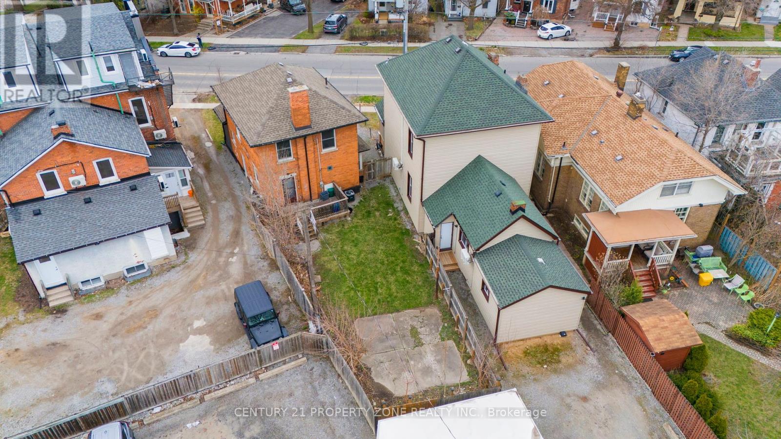 86 Welland Avenue, St. Catharines, Ontario  L2R 2N1 - Photo 5 - X12163604
