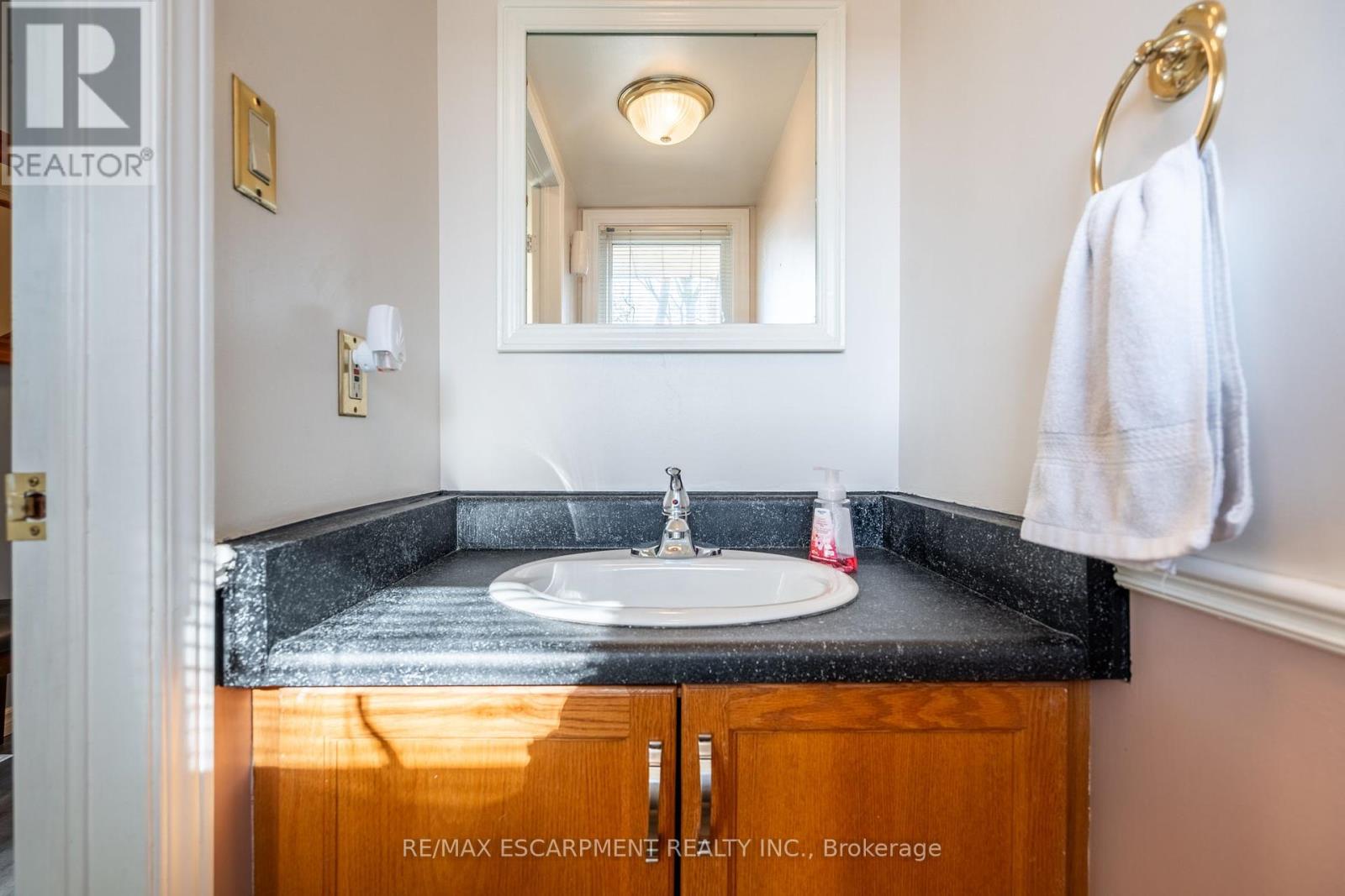 85 Royalvista Drive, Hamilton, Ontario  L8W 3H4 - Photo 9 - X12163611