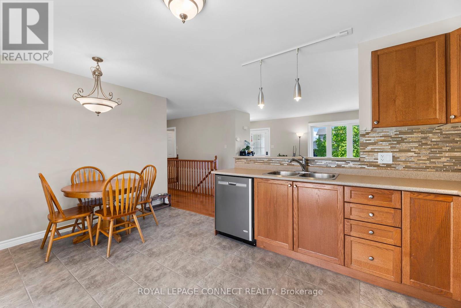 25 Springdale Drive, Kawartha Lakes, Ontario  K9V 4R1 - Photo 8 - X12163490