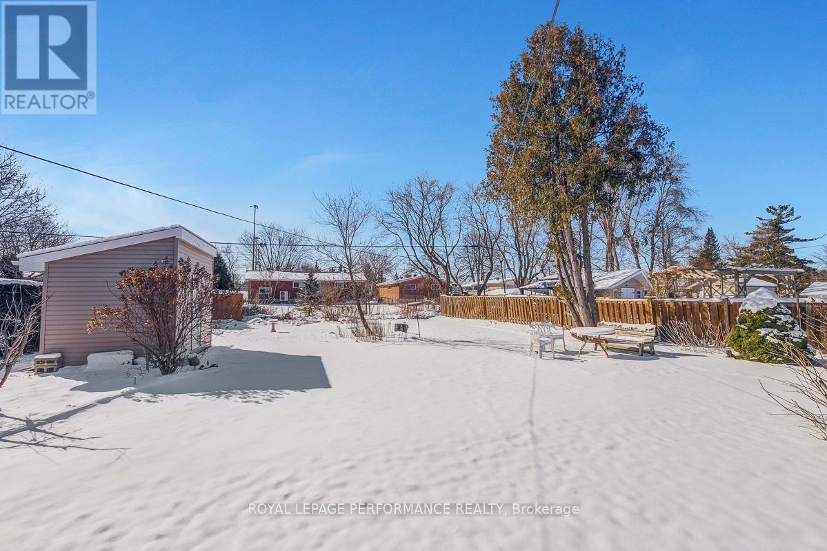 B - 882 Balsam Drive, Ottawa, Ontario  K1E 1B5 - Photo 18 - X12091584