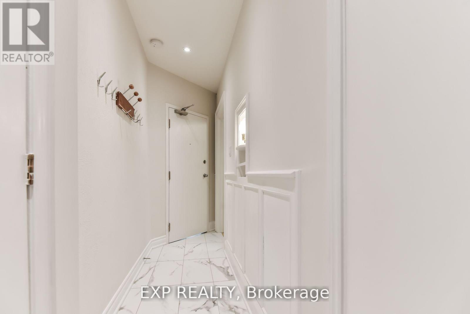 360 Roxton Road, Toronto, Ontario  M6G 3R2 - Photo 12 - C12163726