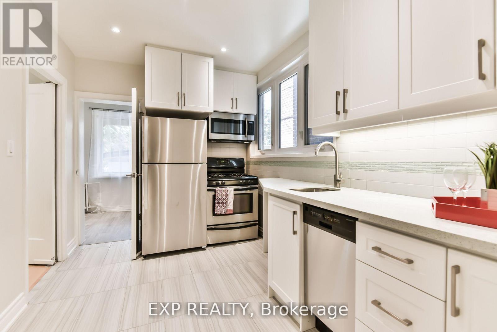 360 Roxton Road, Toronto, Ontario  M6G 3R2 - Photo 13 - C12163726