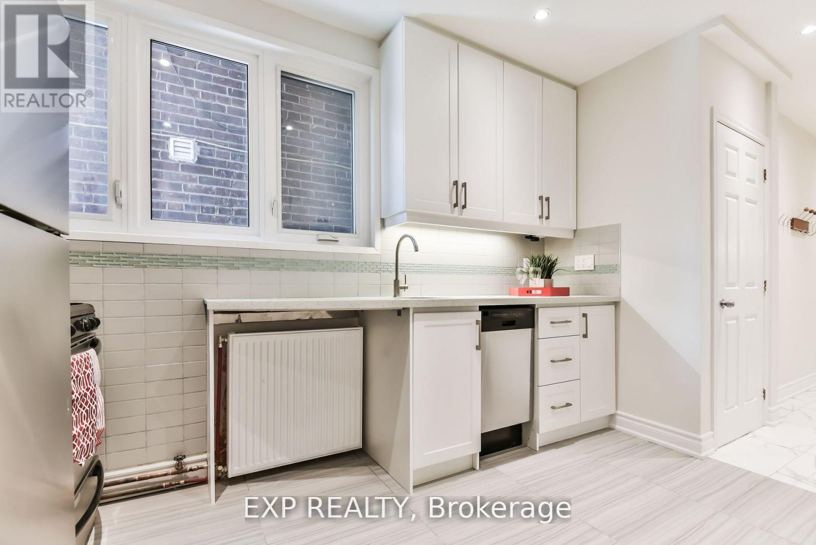 360 Roxton Road, Toronto, Ontario  M6G 3R2 - Photo 14 - C12163726