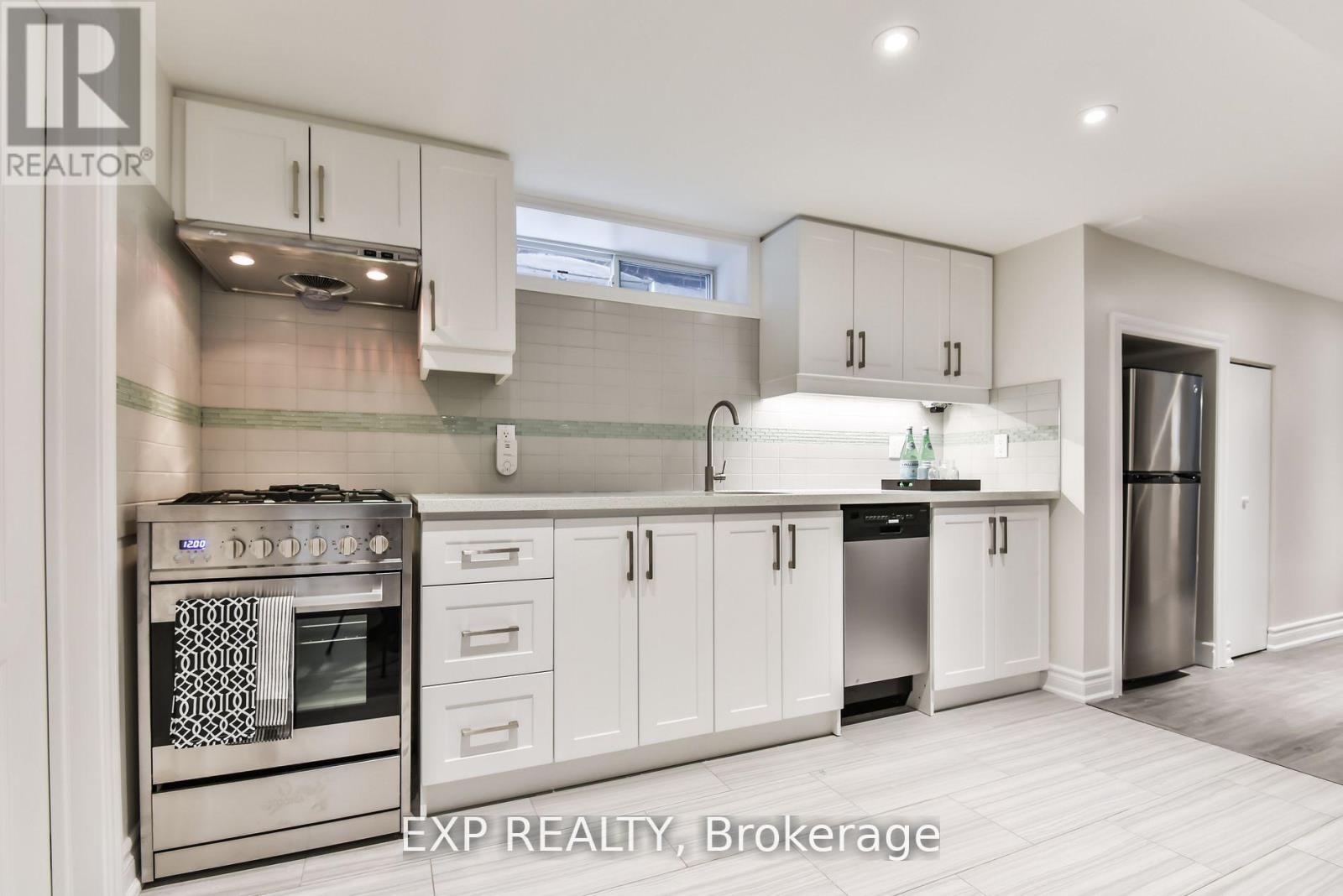 360 Roxton Road, Toronto, Ontario  M6G 3R2 - Photo 21 - C12163726