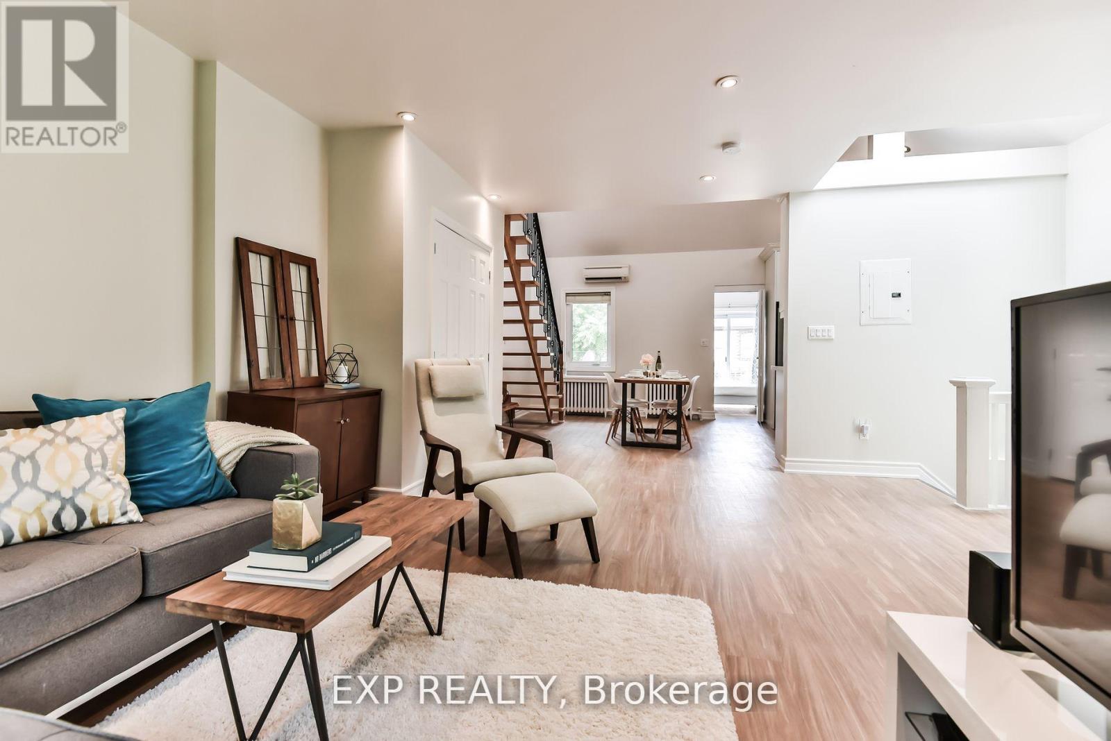 360 Roxton Road, Toronto, Ontario  M6G 3R2 - Photo 3 - C12163726