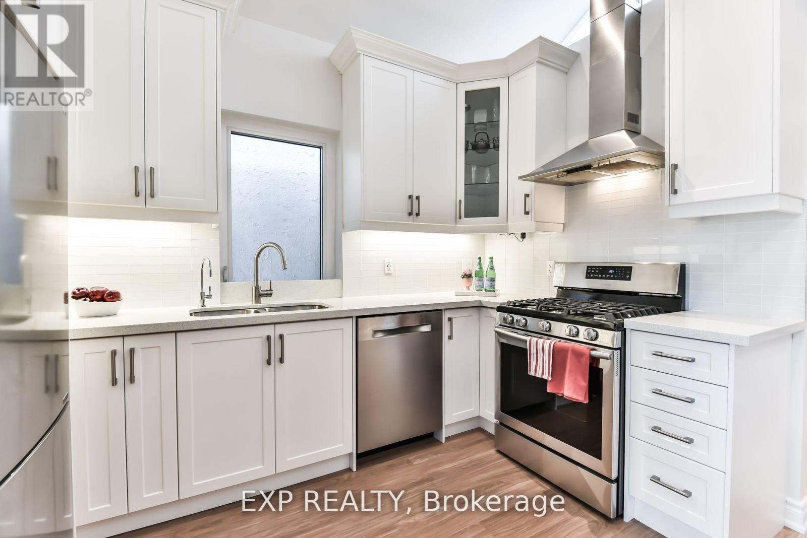 360 Roxton Road, Toronto, Ontario  M6G 3R2 - Photo 5 - C12163726