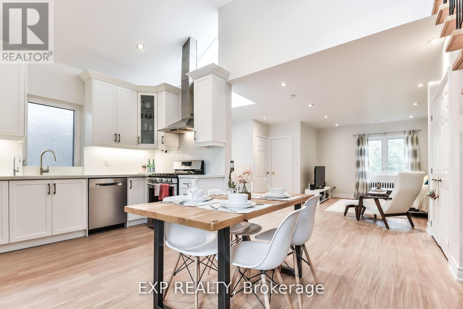 360 Roxton Road, Toronto, Ontario  M6G 3R2 - Photo 6 - C12163726