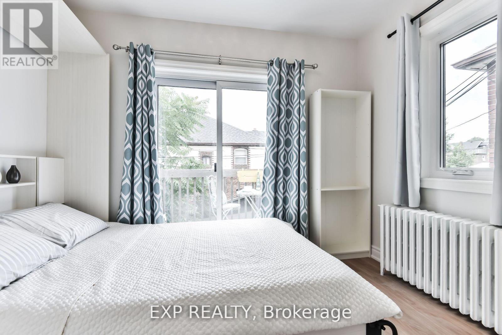 360 Roxton Road, Toronto, Ontario  M6G 3R2 - Photo 7 - C12163726