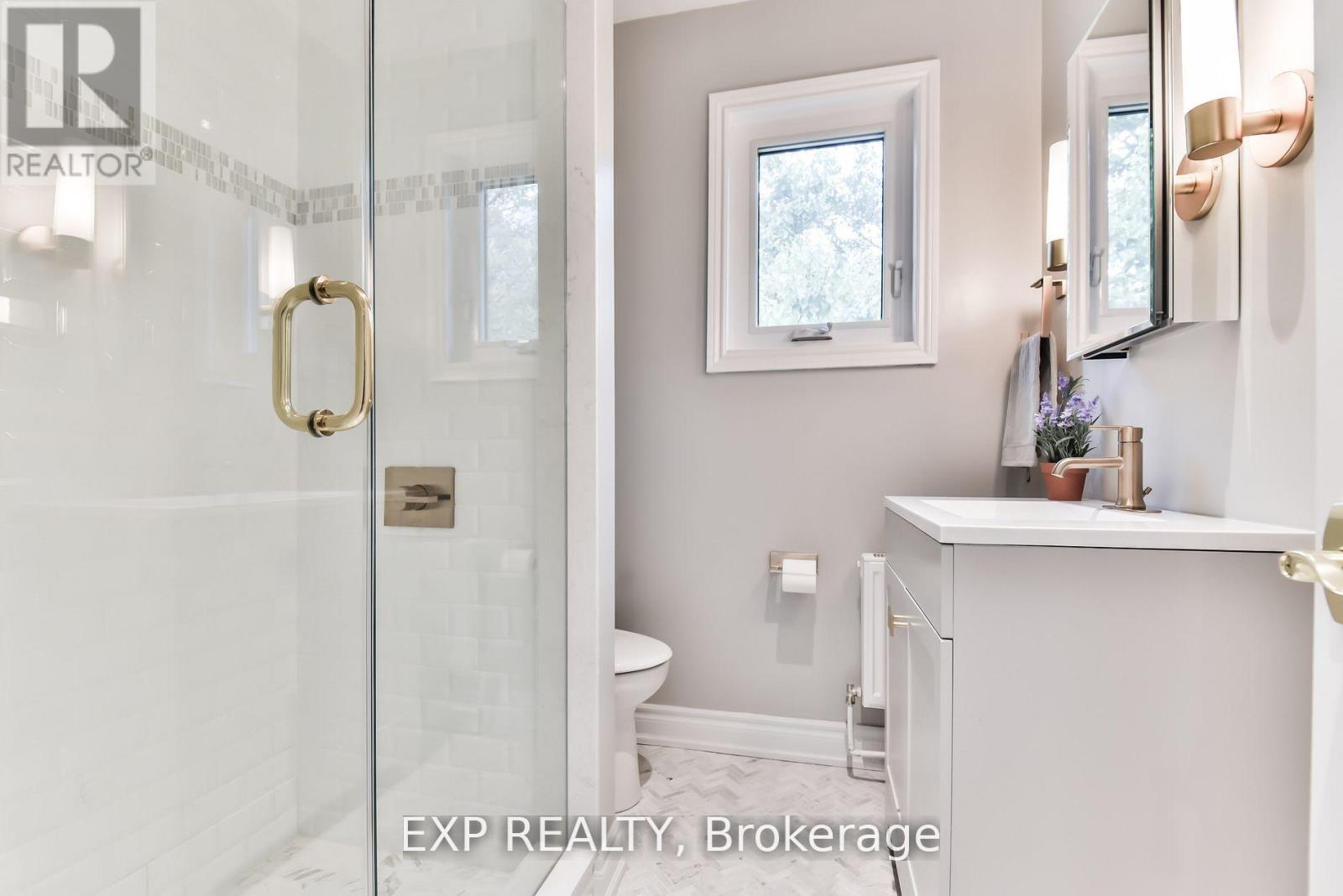 360 Roxton Road, Toronto, Ontario  M6G 3R2 - Photo 8 - C12163726