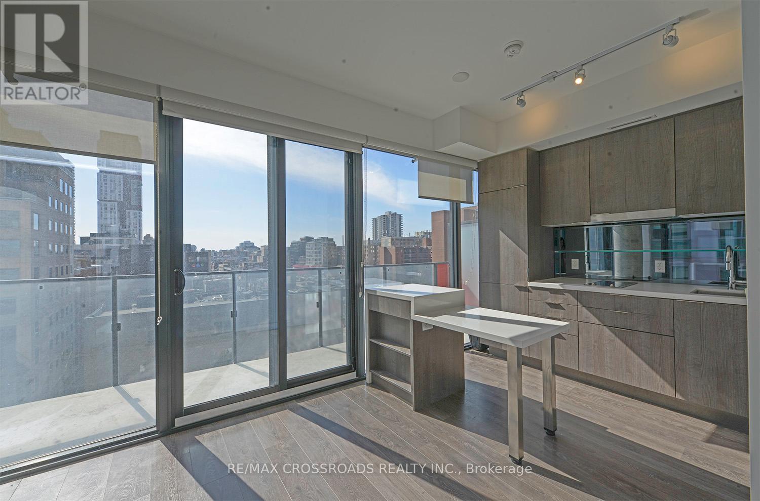 701 - 215 Queen Street W, Toronto, Ontario  M5V 0P5 - Photo 4 - C12163751