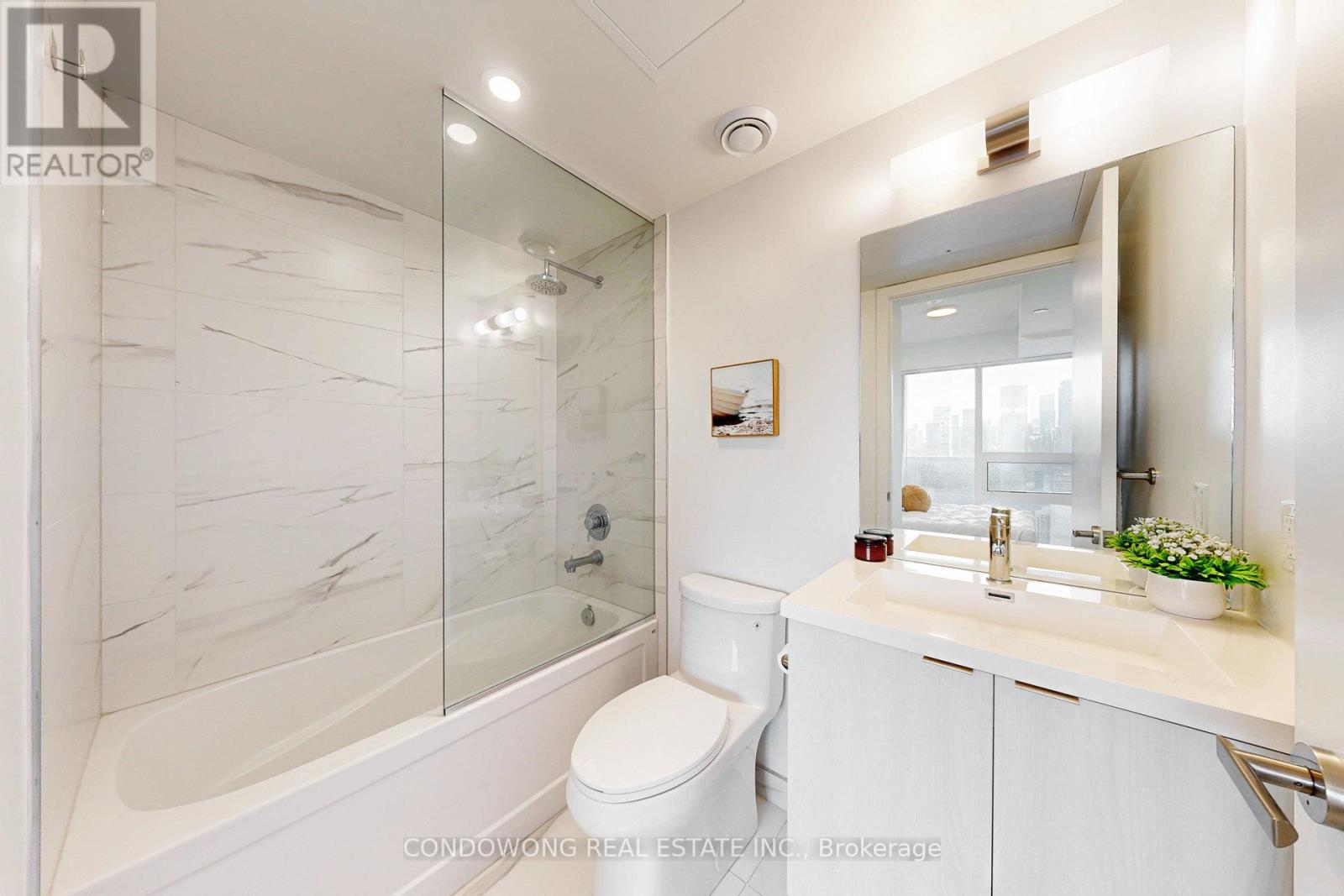 2101 - 138 Downes Street, Toronto, Ontario  M5E 0E4 - Photo 9 - C12163804