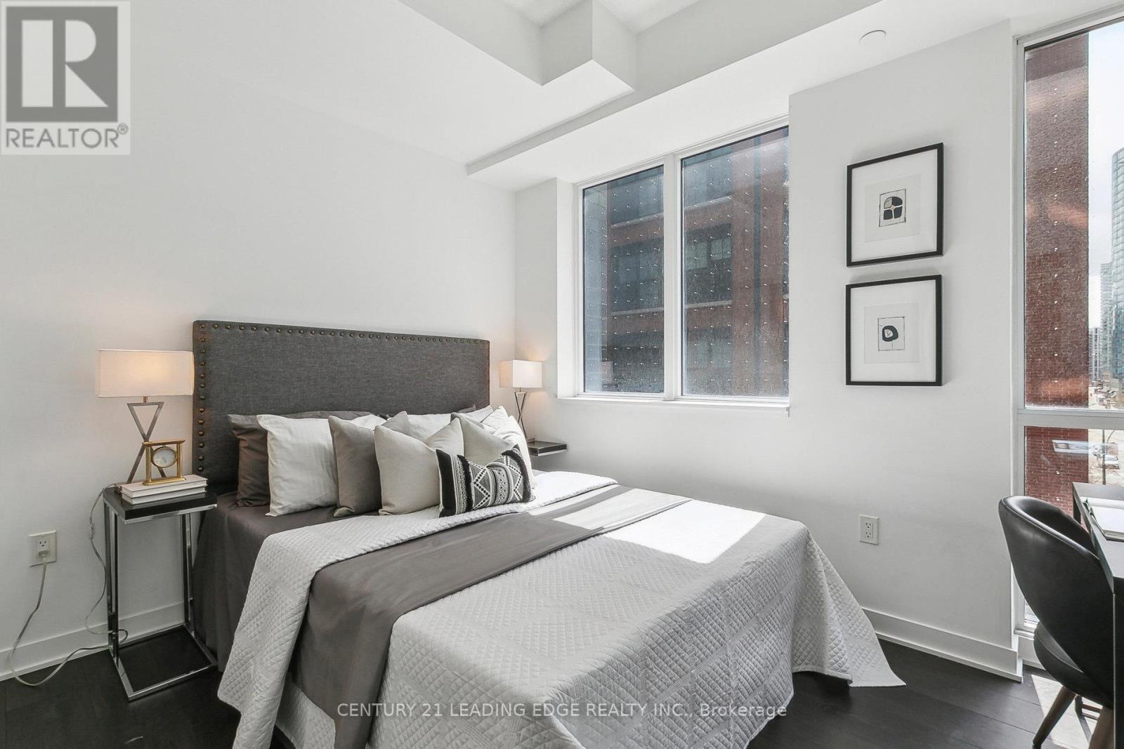 519 - 115 Blue Jays Way, Toronto, Ontario  M5V 0N4 - Photo 4 - C12163814