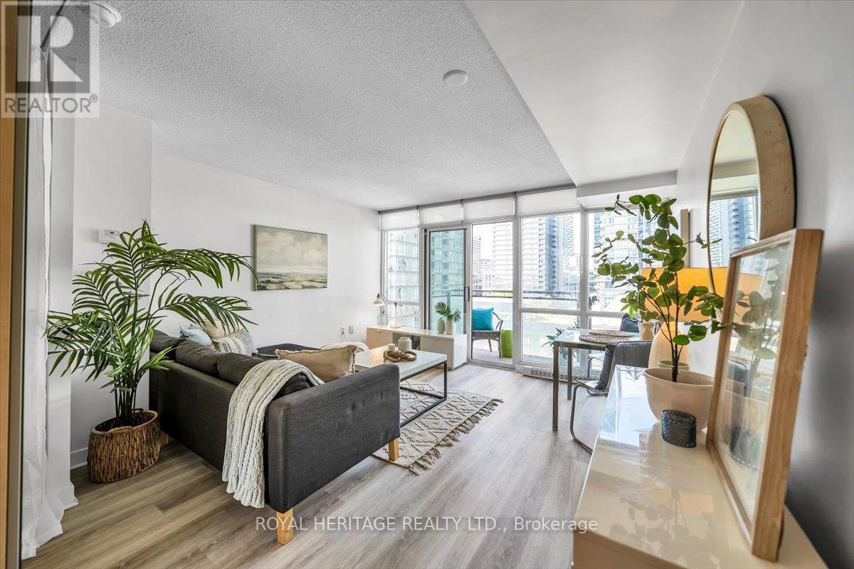 1105 - 11 Brunel Court, Toronto, Ontario  M5V 3Y3 - Photo 10 - C12163822
