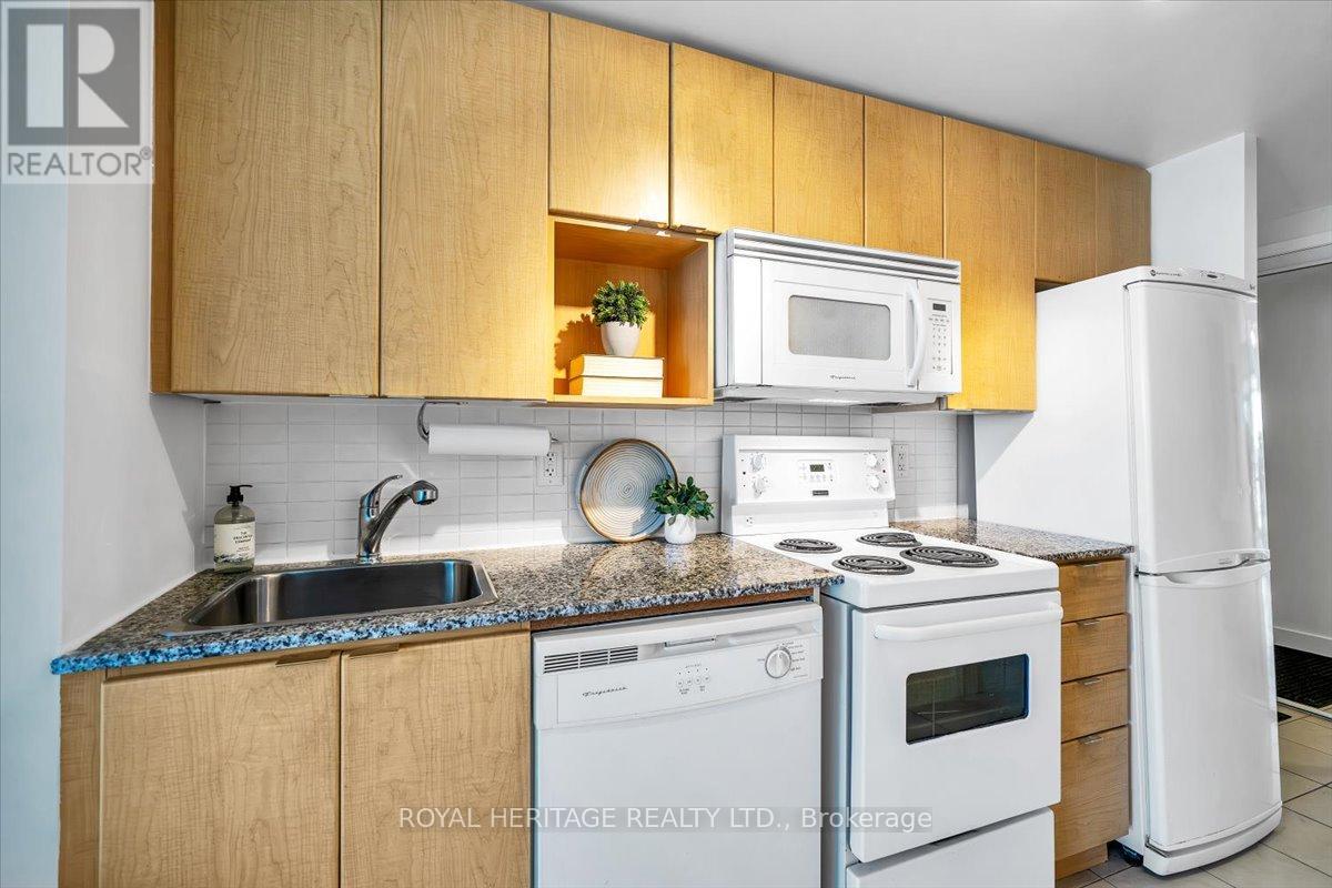 1105 - 11 Brunel Court, Toronto, Ontario  M5V 3Y3 - Photo 19 - C12163822