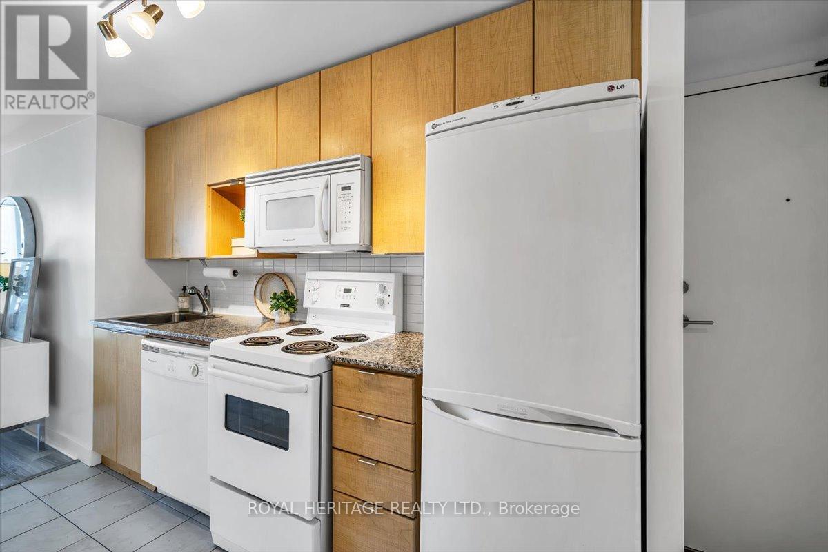 1105 - 11 Brunel Court, Toronto, Ontario  M5V 3Y3 - Photo 20 - C12163822