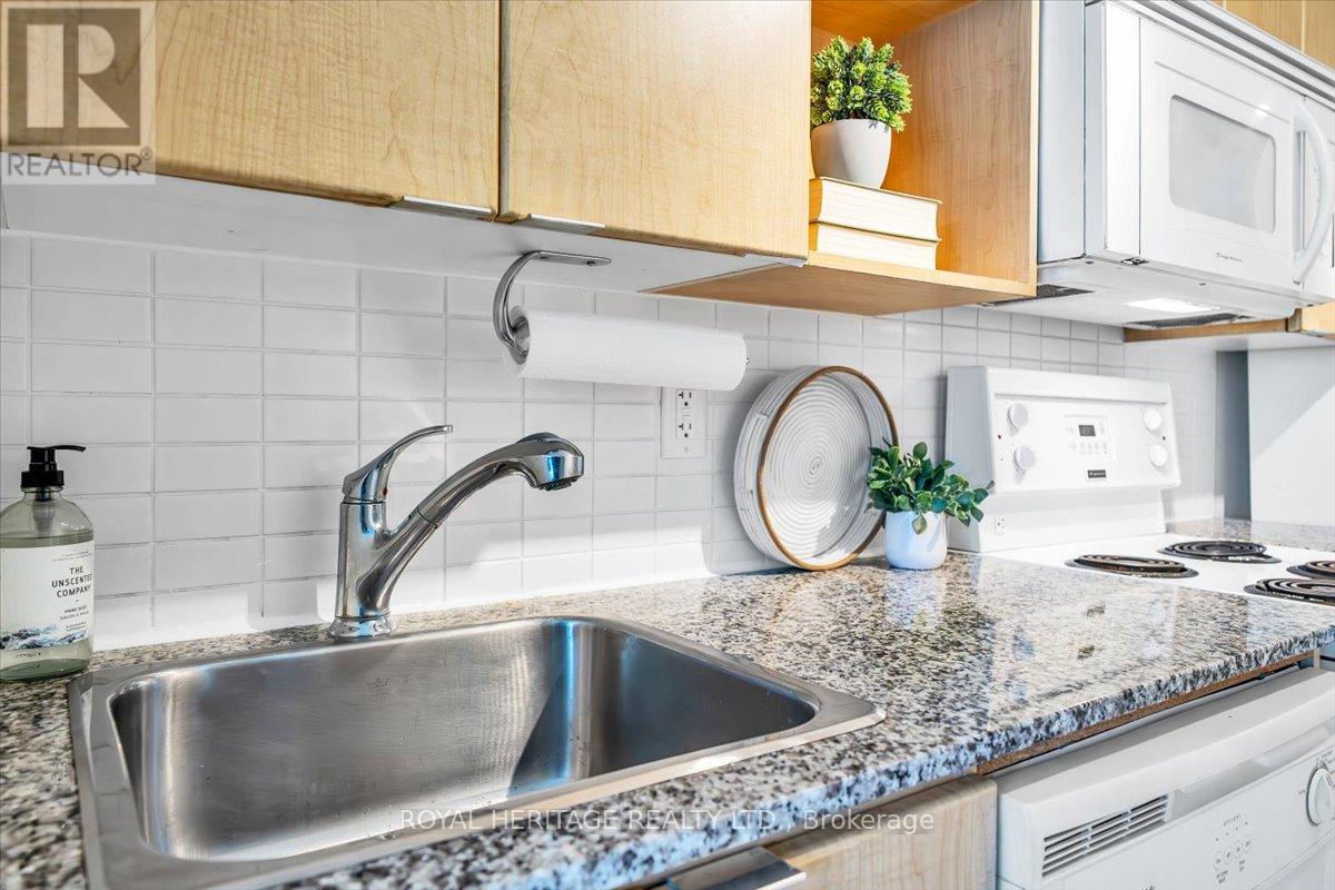1105 - 11 Brunel Court, Toronto, Ontario  M5V 3Y3 - Photo 21 - C12163822