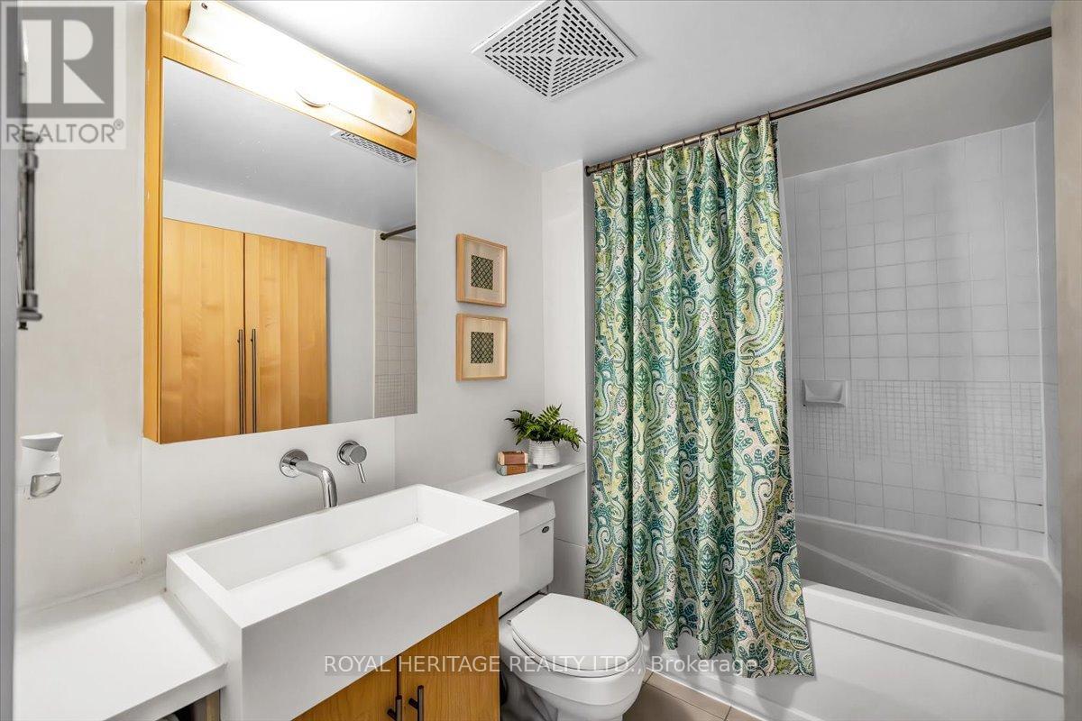 1105 - 11 Brunel Court, Toronto, Ontario  M5V 3Y3 - Photo 22 - C12163822
