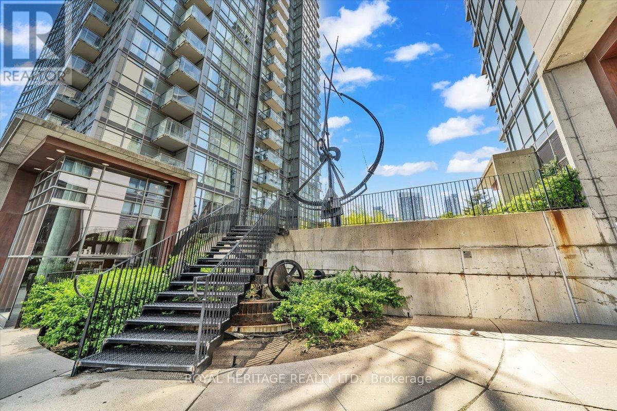 1105 - 11 Brunel Court, Toronto, Ontario  M5V 3Y3 - Photo 3 - C12163822