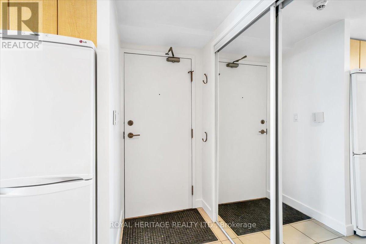 1105 - 11 Brunel Court, Toronto, Ontario  M5V 3Y3 - Photo 9 - C12163822