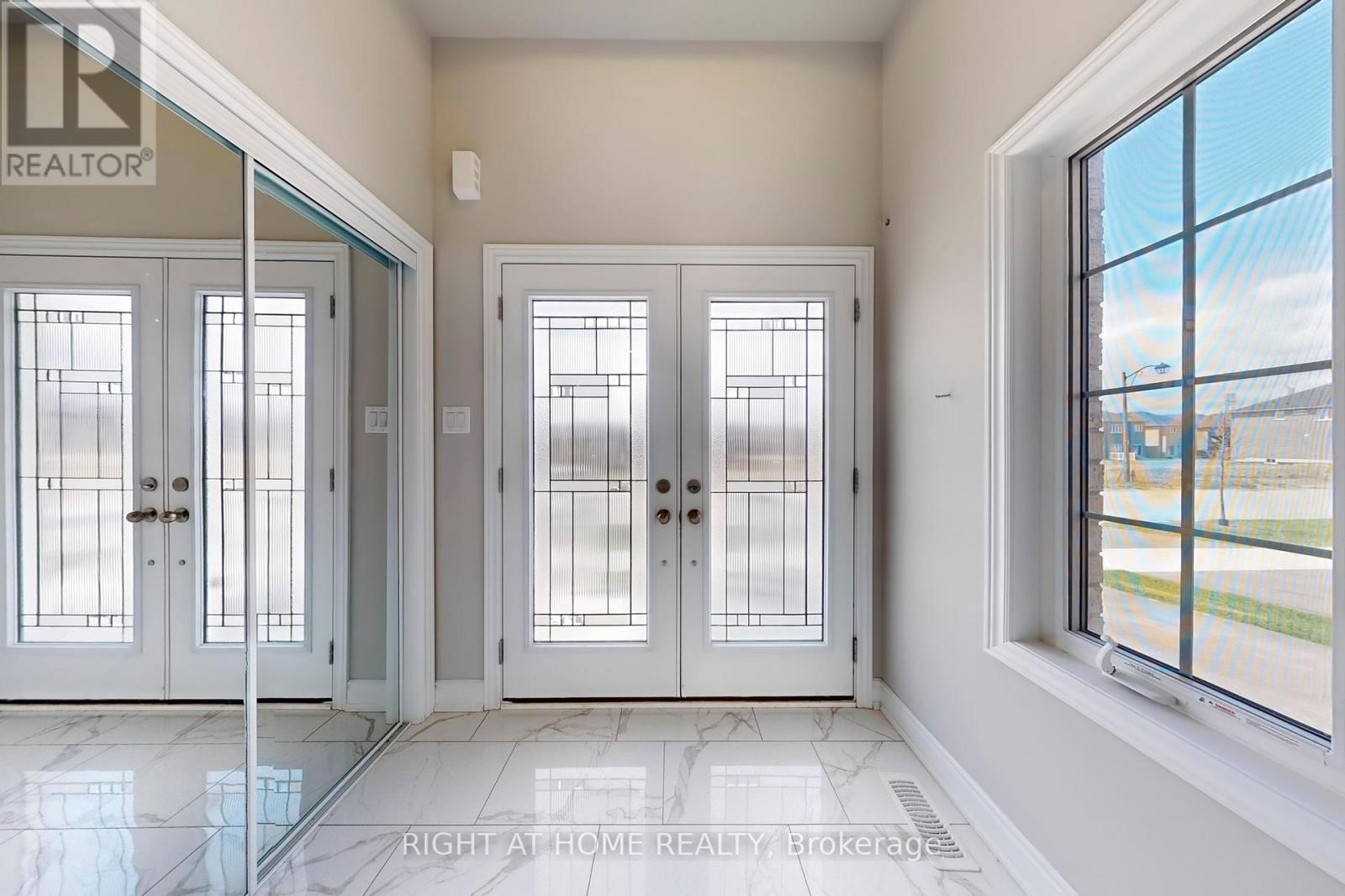 19 Creedon Crescent, Ajax, Ontario  L1T 4P7 - Photo 3 - E12163775