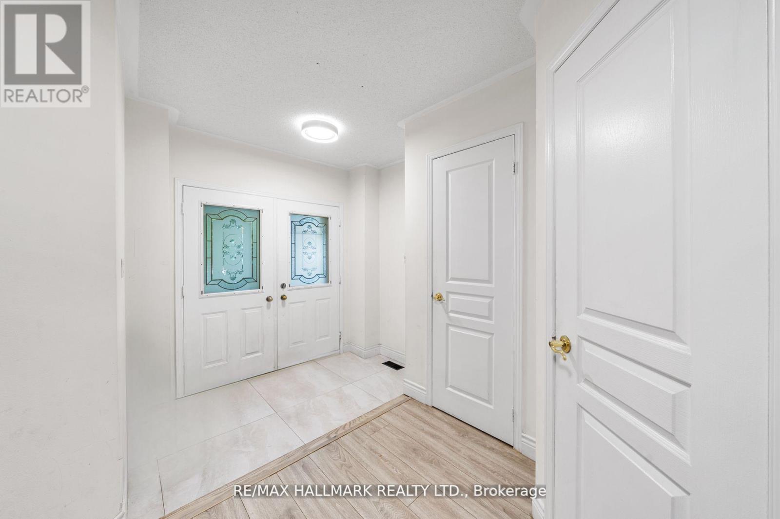 11 Alberta Drive, Vaughan, Ontario  L4K 4X4 - Photo 4 - N12163685