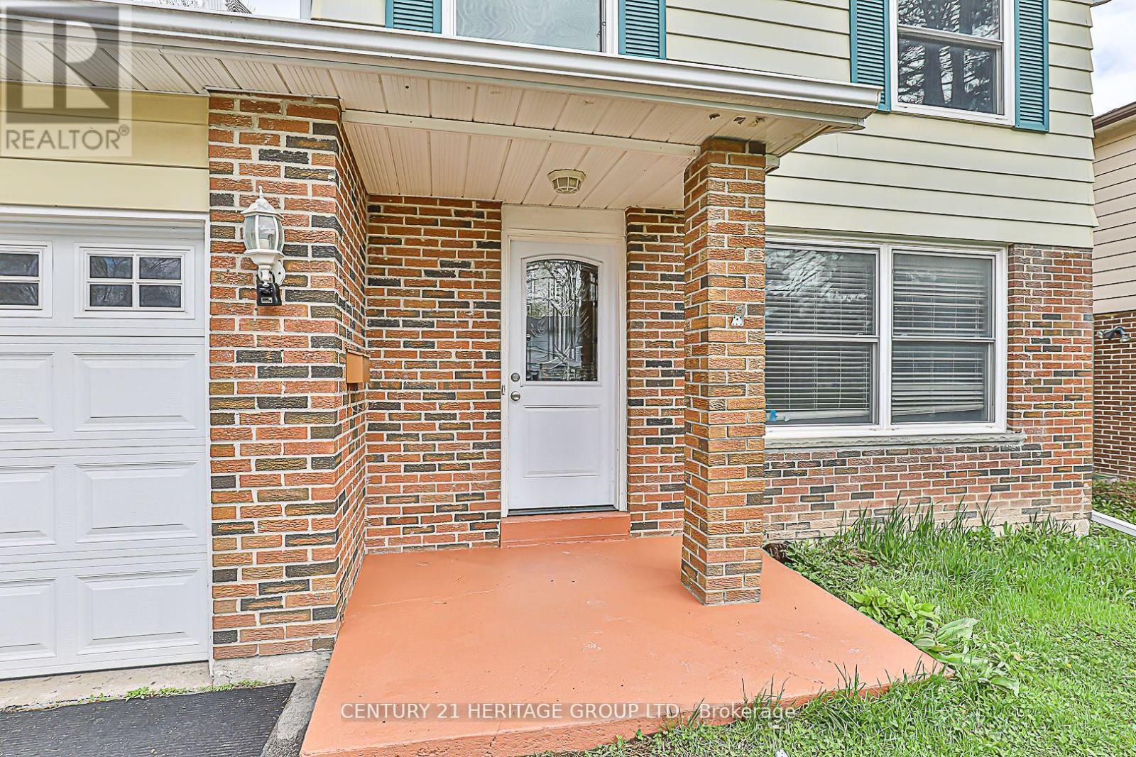 143 Beswick Drive, Newmarket, Ontario  L3Y 1E8 - Photo 4 - N12163706