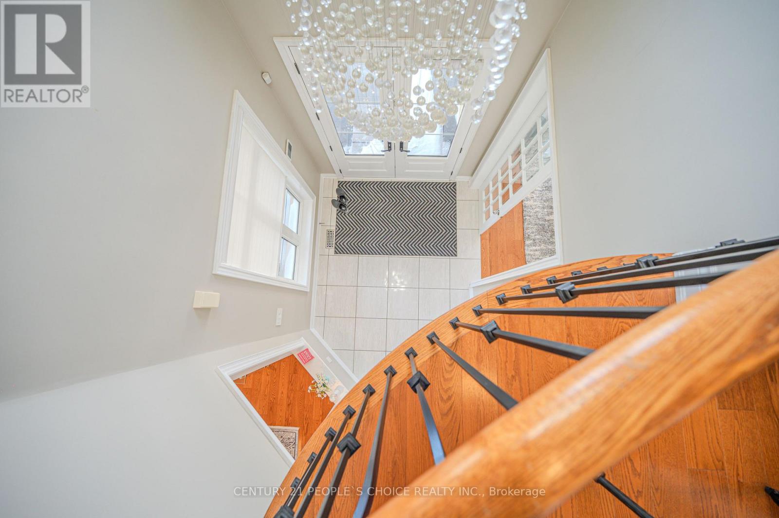 39 Munsie Drive, King, Ontario  L7B 0N8 - Photo 6 - N12163765