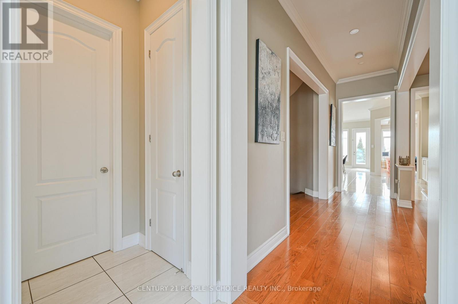 39 Munsie Drive, King, Ontario  L7B 0N8 - Photo 7 - N12163765